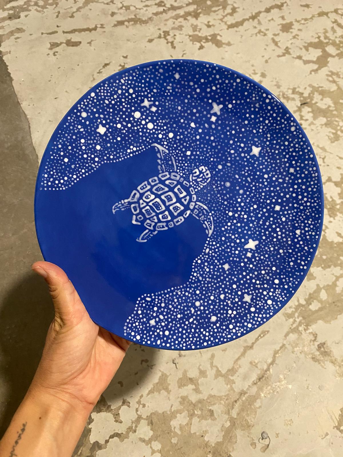 Assiette tortue peinte chez Bisou
